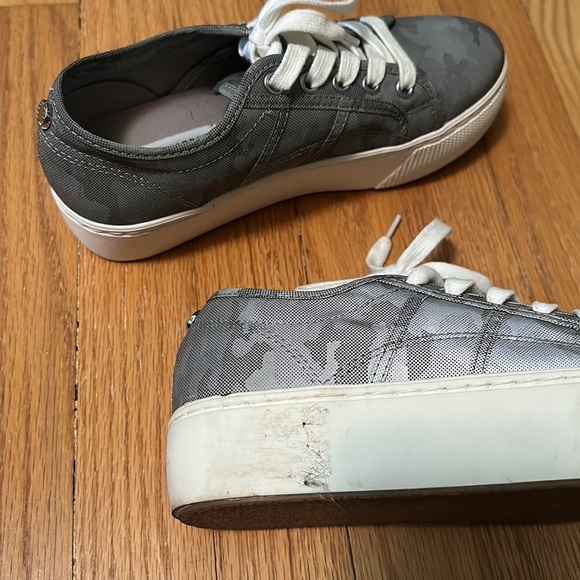 Steve madden reflective camo platforms - Picture 5 of 5